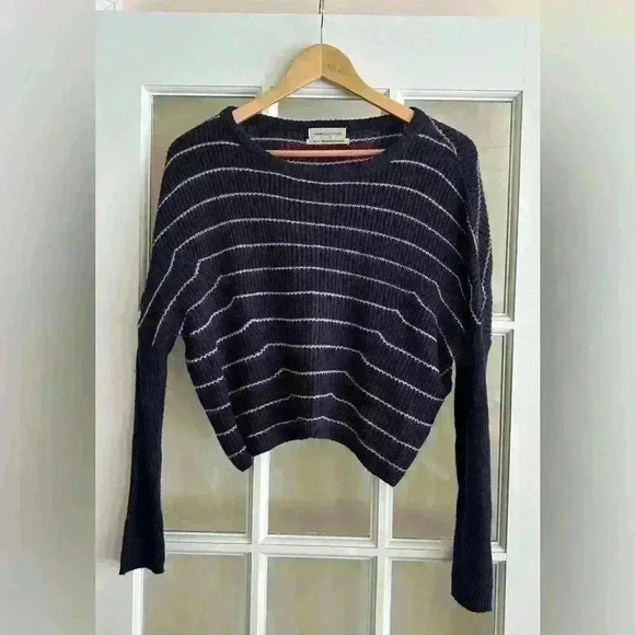 Urban Outfitters women’s cropped sweater size XS - Picture 1 of 6